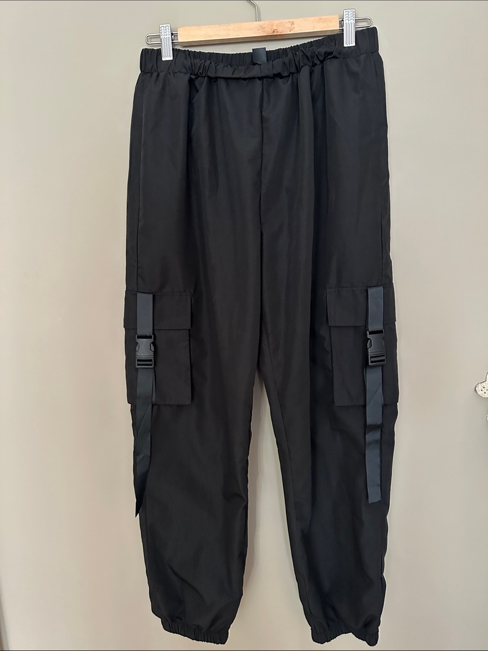 SHEIN Black Cargo Strap Jogger Pants